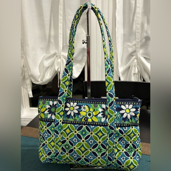 VERA BRADLEY Daisy Daisy Quilted Floral Tote Bag - Blue/Green - Vintage/Retired - Picture 2 of 9
